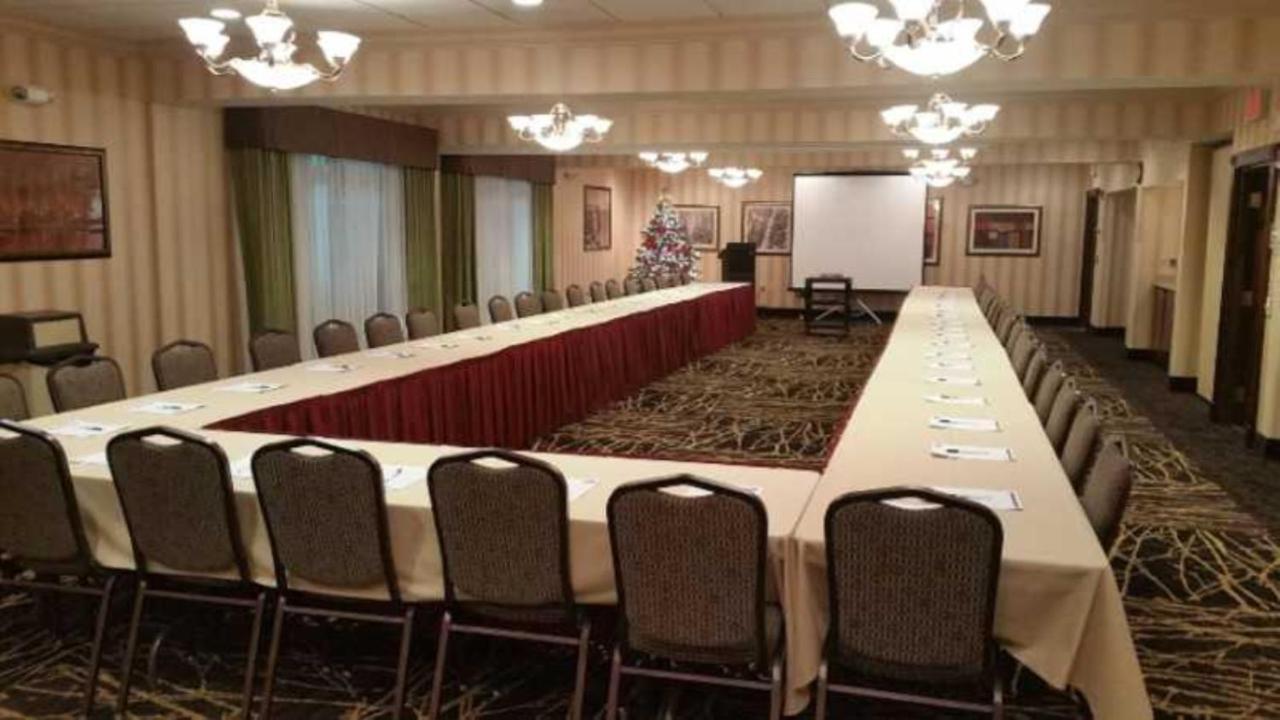 Holiday Inn Express Hotel & Suites Youngstown North-Warren/Niles By Ihg Dış mekan fotoğraf