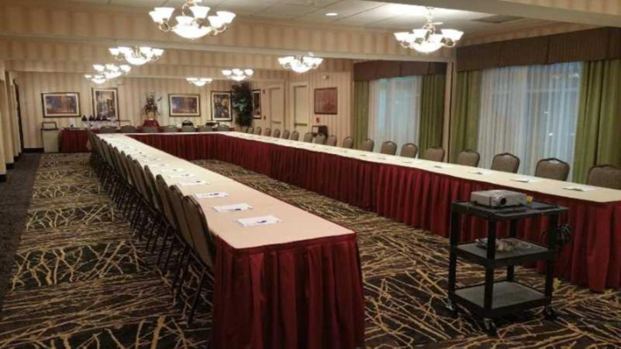 Holiday Inn Express Hotel & Suites Youngstown North-Warren/Niles By Ihg Dış mekan fotoğraf