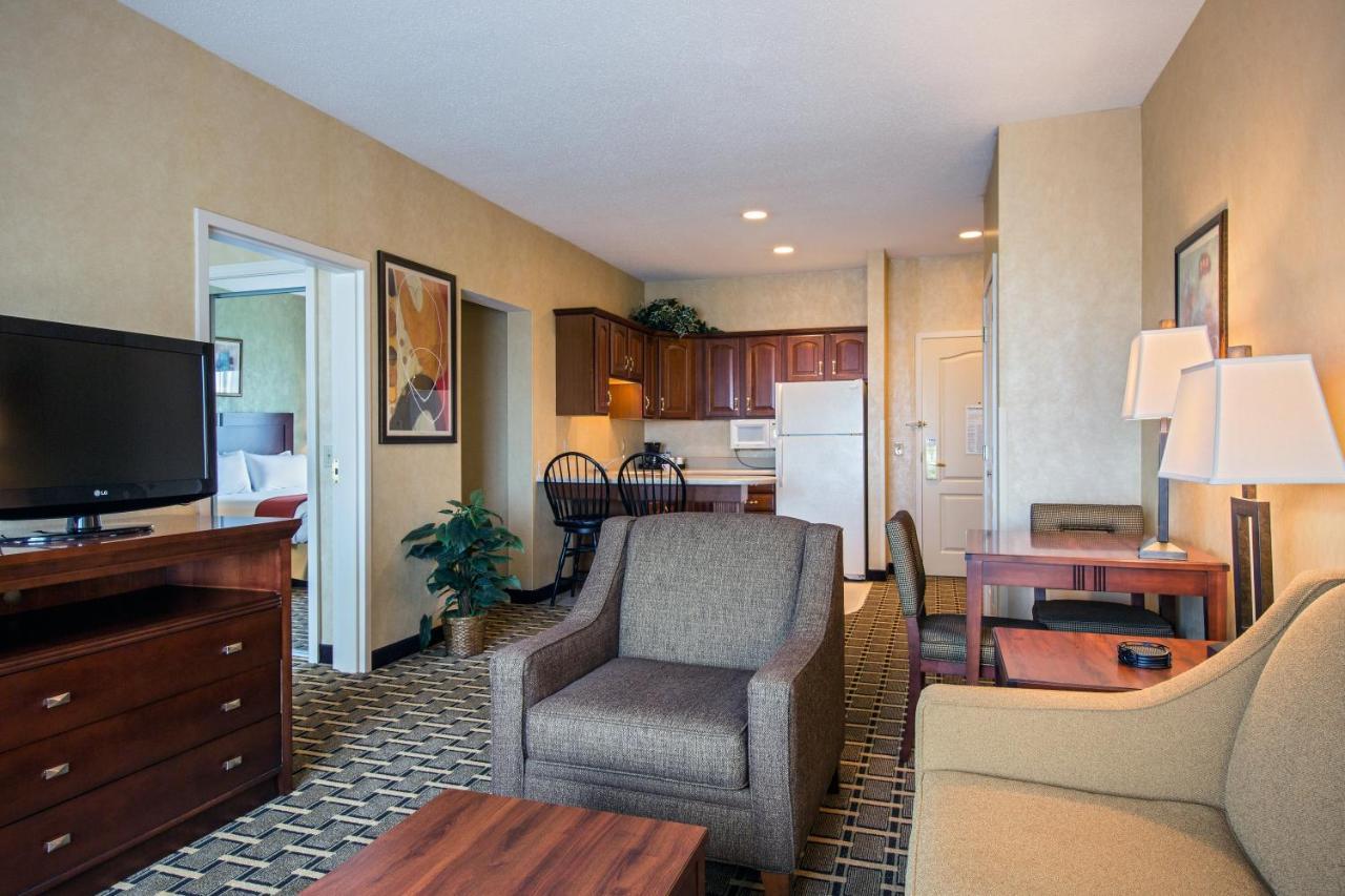 Holiday Inn Express Hotel & Suites Youngstown North-Warren/Niles By Ihg Dış mekan fotoğraf