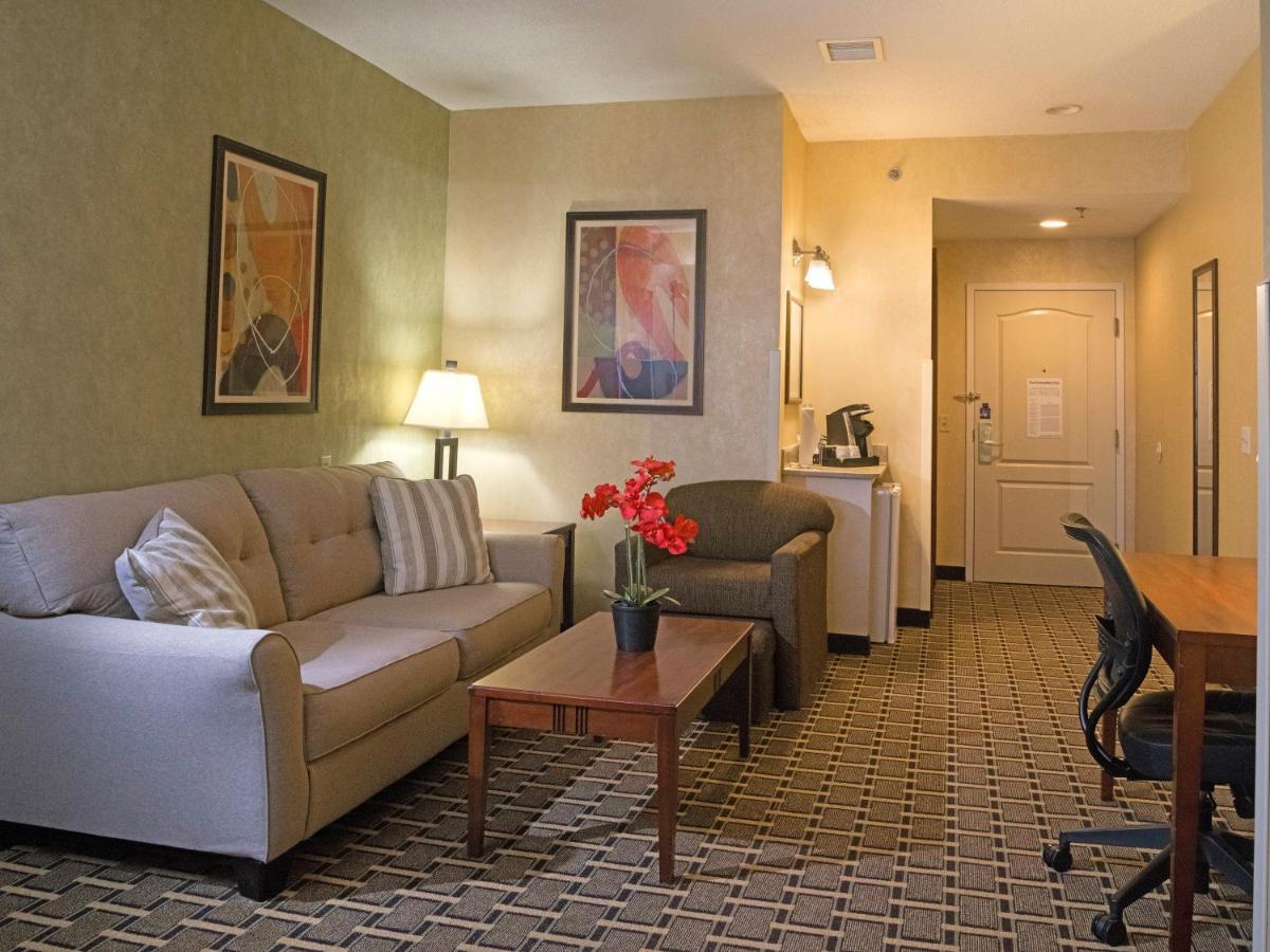 Holiday Inn Express Hotel & Suites Youngstown North-Warren/Niles By Ihg Dış mekan fotoğraf