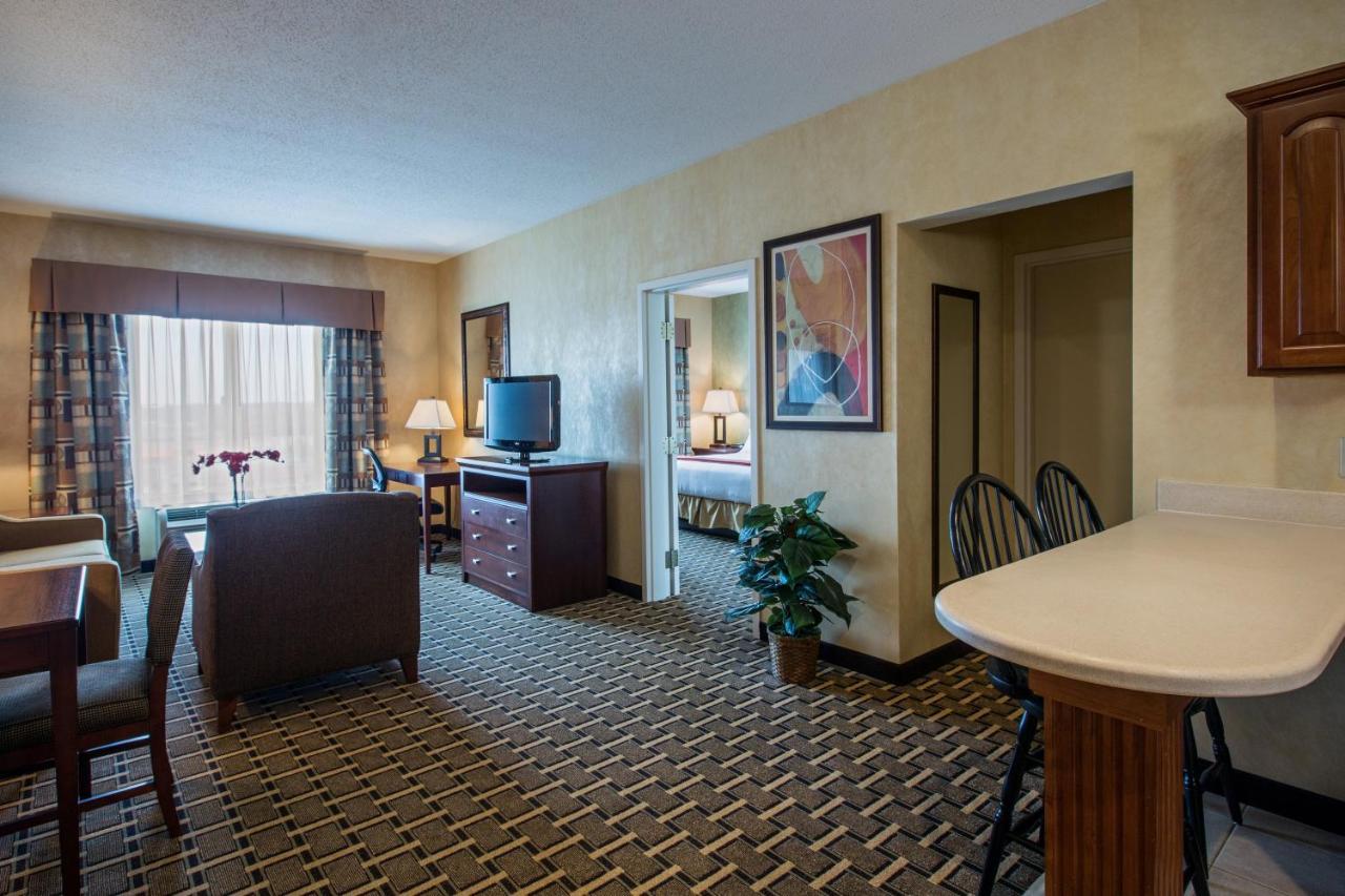 Holiday Inn Express Hotel & Suites Youngstown North-Warren/Niles By Ihg Dış mekan fotoğraf