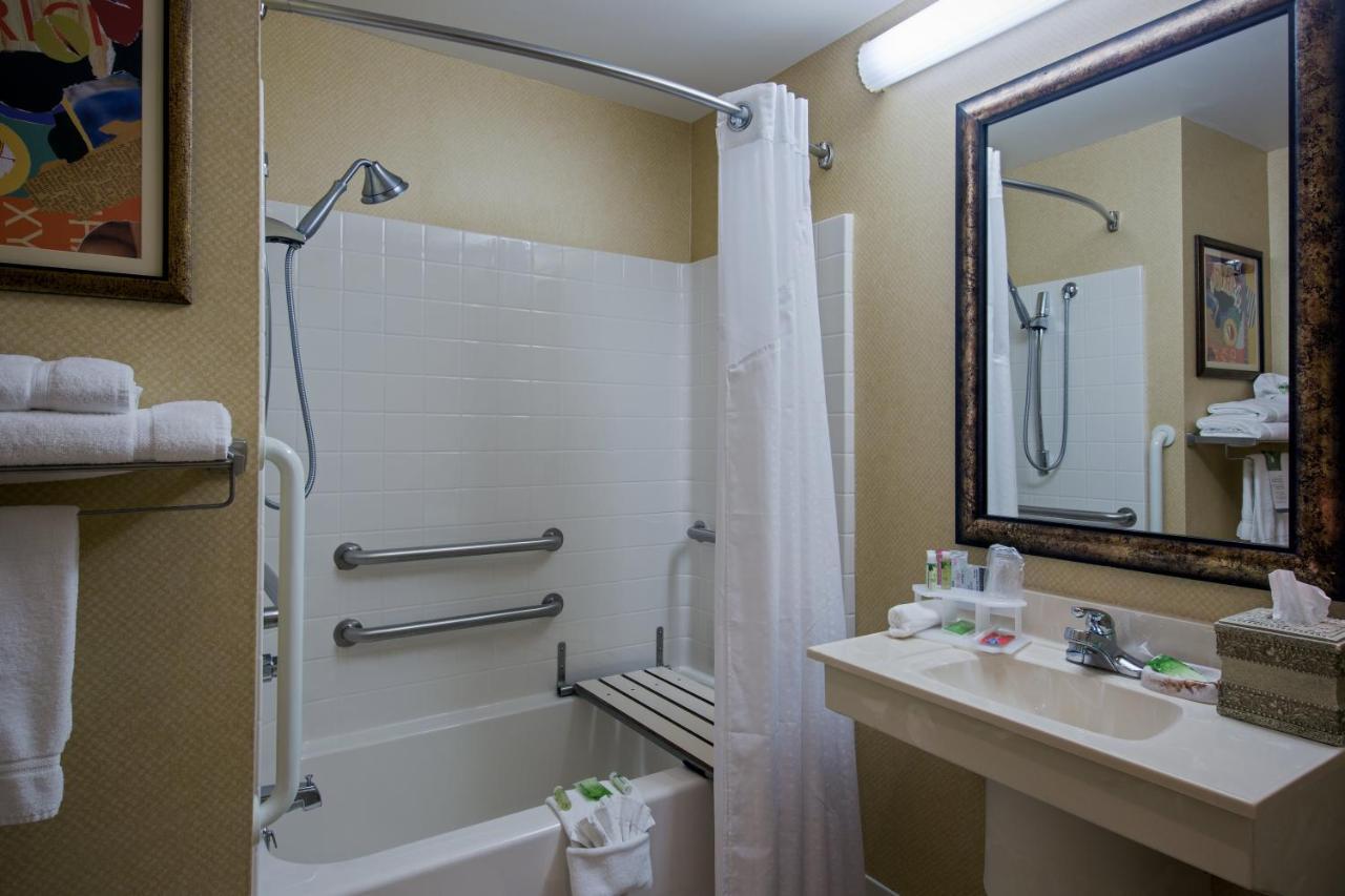 Holiday Inn Express Hotel & Suites Youngstown North-Warren/Niles By Ihg Dış mekan fotoğraf