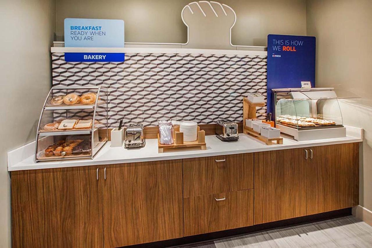 Holiday Inn Express Hotel & Suites Youngstown North-Warren/Niles By Ihg Dış mekan fotoğraf
